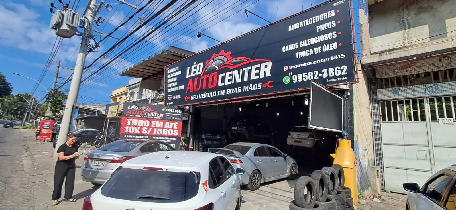 Léo, mecânico da Léo Auto Center trabalhando em Campo Grande, RJ